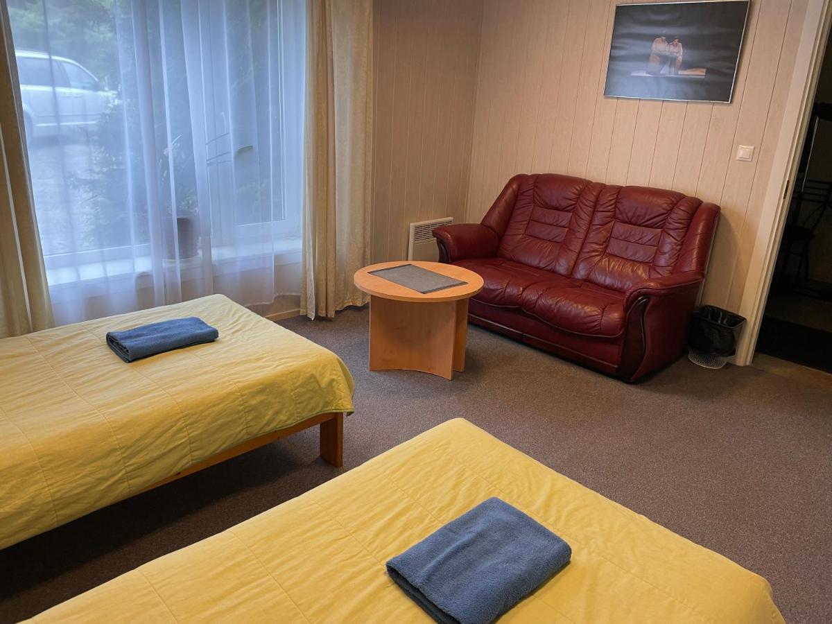 Emmaste Teemaja Hostel Bagian luar foto